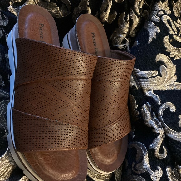 Whiskey color slides, wedge heel, man made material, brand new w/box - Picture 4 of 9